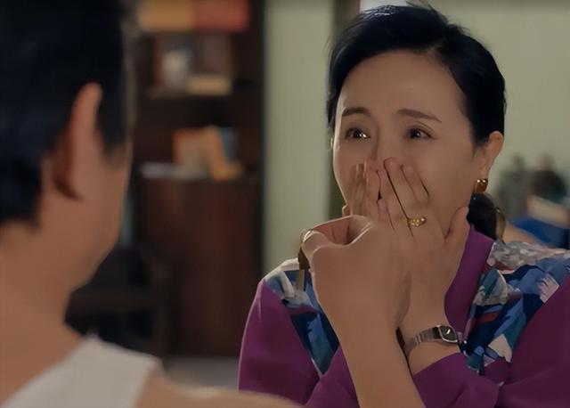 离春节不到2个月，52岁辛柏青高调官宣喜讯，朱媛媛总算能安心了