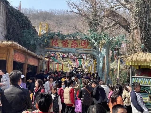 秋华未减，冬景将至，来炎帝影视基地赴一场秋冬的约会吧！