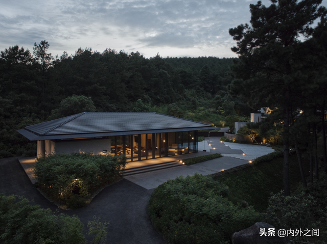 八荒设计 · 山谷松林里的隐世秘境之旅