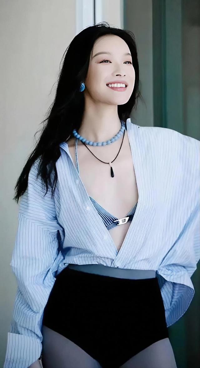论气场的重要性！倪妮用项圈证明：不是衣服挑人，是人盘活衣服