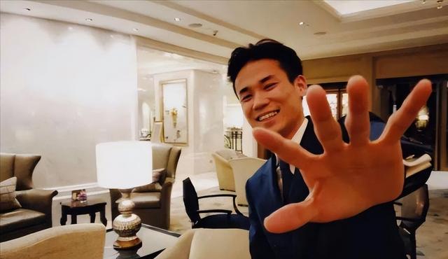 5年前，靠倒卖口罩一年赚60亿元，住5万一夜酒店的他，如今咋样了