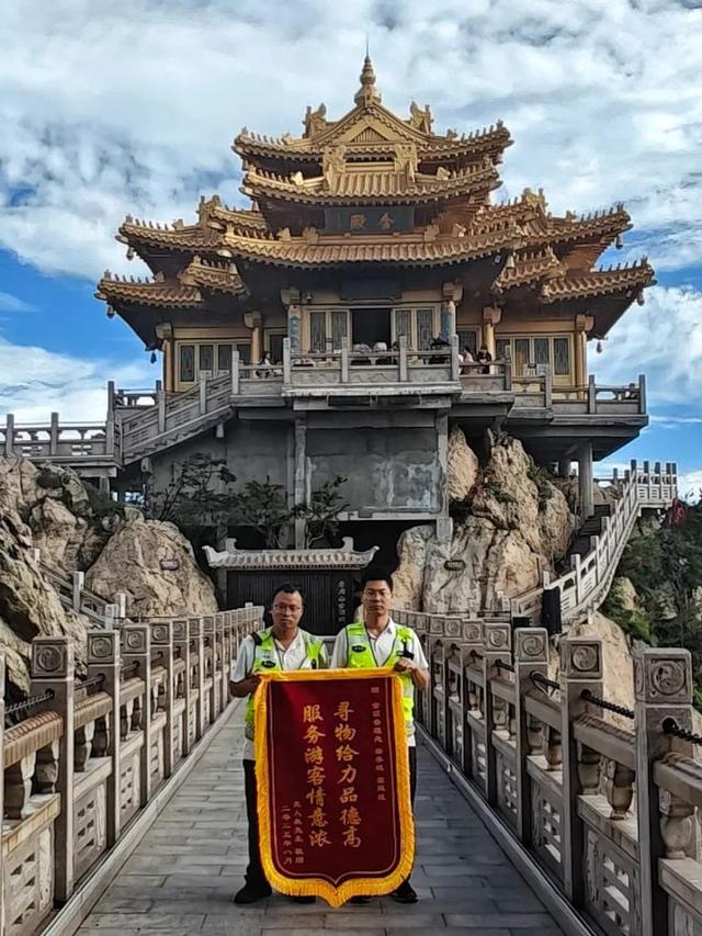 明月照仁心 暖意动真情丨老君山暖心服务获游客频频点赞！