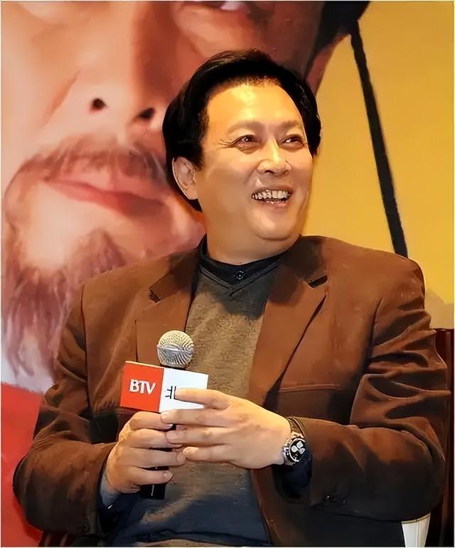 没想到，73岁唐国强受邀观礼阅兵刚一个月	，竟再令所有人刮目相看