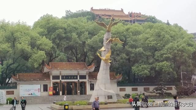 出游第6站-衡阳:东洲岛、石鼓书院、保卫里。阴雨天,游了个寂寞