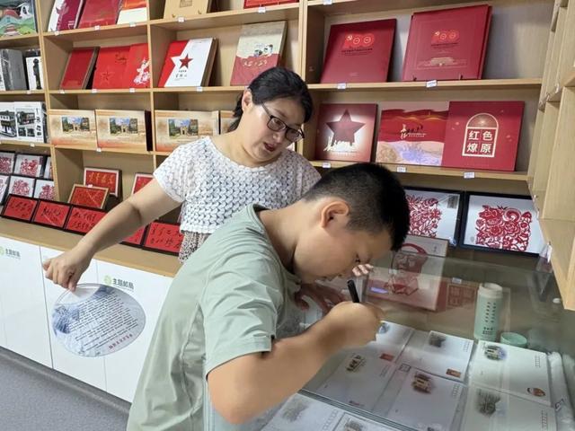 宝塔山下展新颜