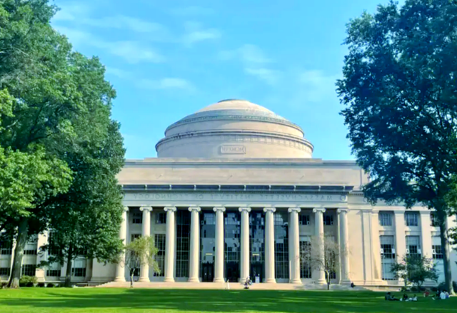 用AI的人脑子变懒了？MIT脑科学实验揭认知退化真相