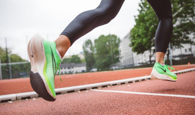 高血脂不能吃苹果？医生含泪苦劝：不想血脂堵塞，少吃这4种果蔬