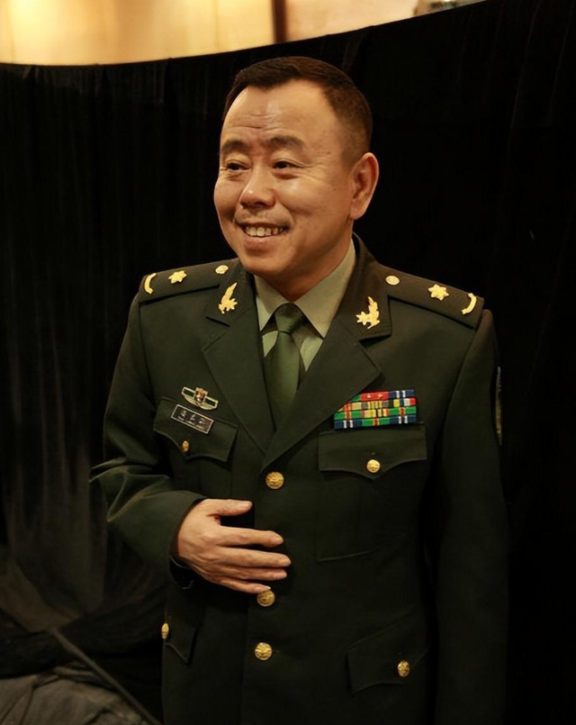 全家移民真相大白2年，享正师级待遇的潘长江，已走上另一条大道