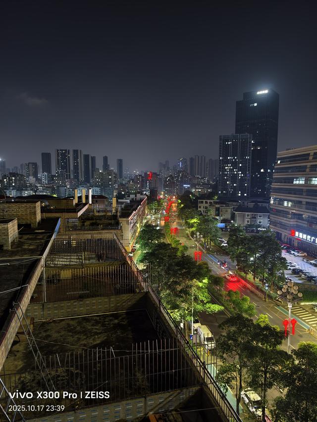 Vivox300pro拍照效果，你们果17，拿出来看看，对比一下。😁
