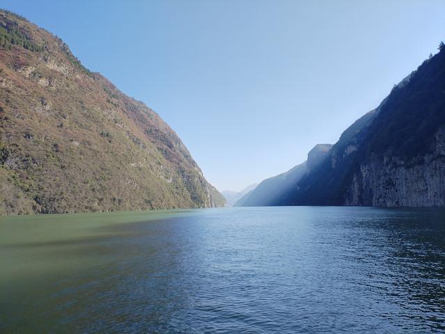 鄂渝行第四天（上）：小红船换小白船，从巫山到巴东