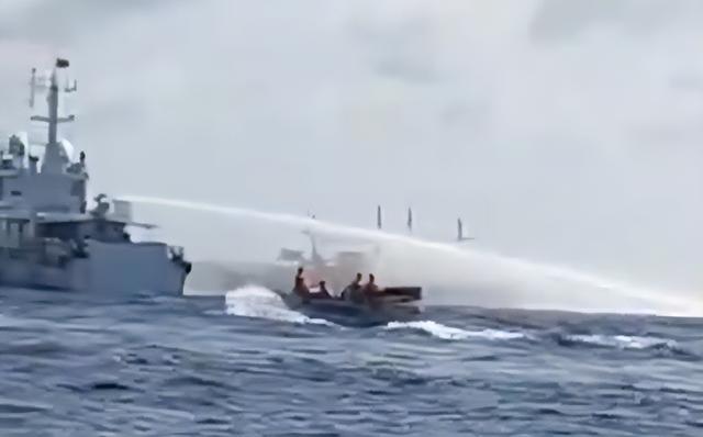 中方刚按住自卫队，仙宾礁又起冲突，渔船已被打烂，菲国倒打一耙