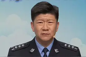 就算窜稀拉裤子，也不能占应急车道！天津交警惹争议，老百姓不服图片