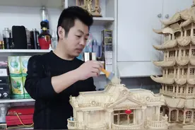 张家口段宪勇：一次性筷子变身工艺品图片