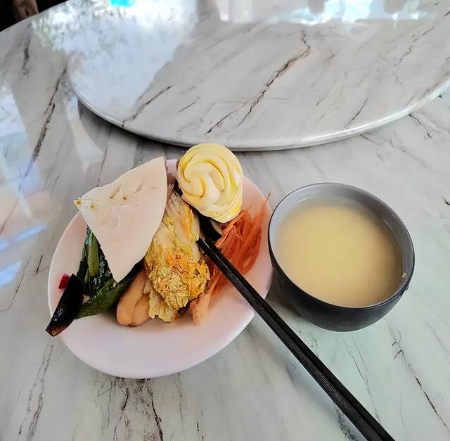 第一次到错那，被驻军晨号吵醒后，我在错那湖边看到了仙境…