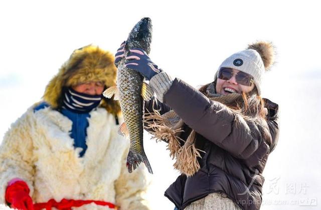 呼和浩特一日游：滑雪赏灯看冬捕