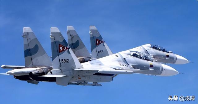 委内瑞拉要完？美军兵临城下8舰围堵，马杜罗求中俄伊能管用？