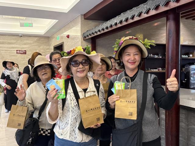 乐山大佛“国际范儿”：马来西亚首发团来了！