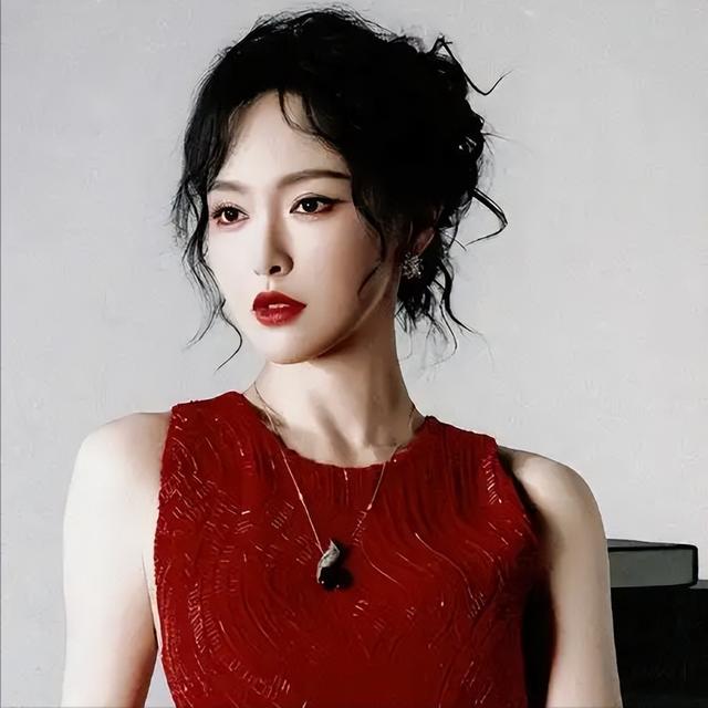 婚变传闻不到2月	，42岁唐嫣高调官宣喜讯，罗晋的近况却让人唏嘘