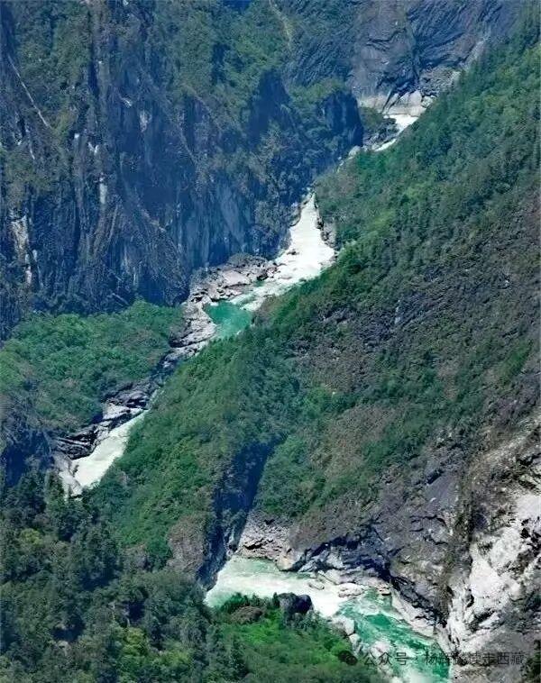 林芝•墨脱，聂拉藏布风光美，一年四季都散发着芬郁的芳香