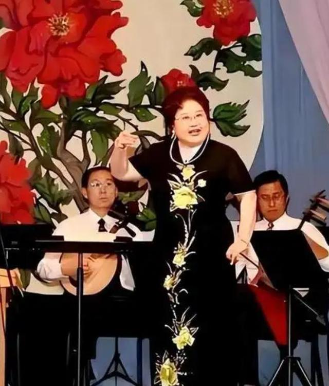 扎根美国、永不回国？带30名演员留美不归，如今年过花甲归来