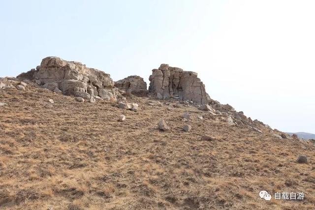 登顶鄂尔多斯最高山,山顶奇特,状如桌面,故有桌子山之俗称