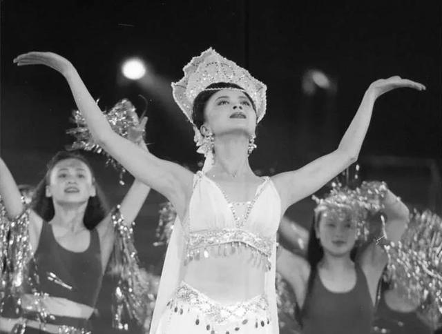 回国5天后安详离世！生前花20万美元盖学校，弥留之际包机回中国