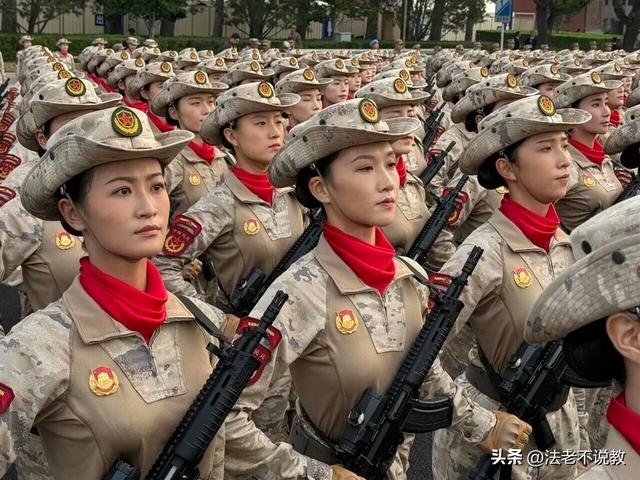 93受阅女兵参加婚礼被骂惨！网友：穿这套衣服去是几个意思？