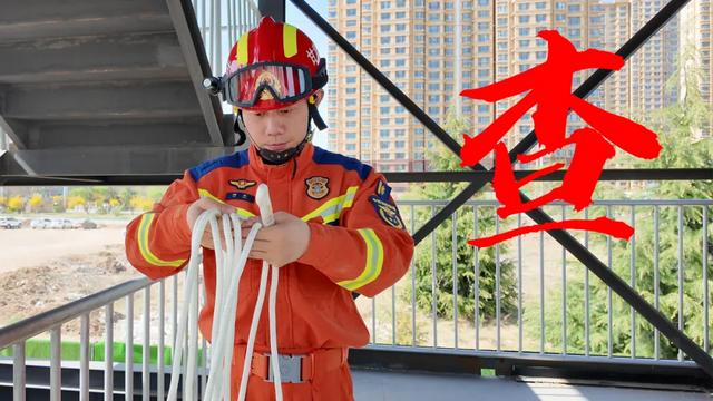 低层住户请注意！逃生绳这样用秒变 “安全速降梯”（附生存口诀）