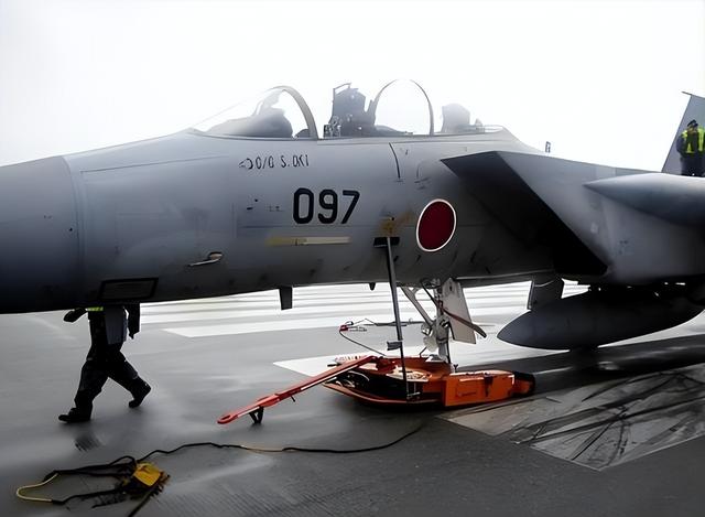 200架轰炸机，70架预警机，1300架战斗机，亚洲第一空军浮出水面