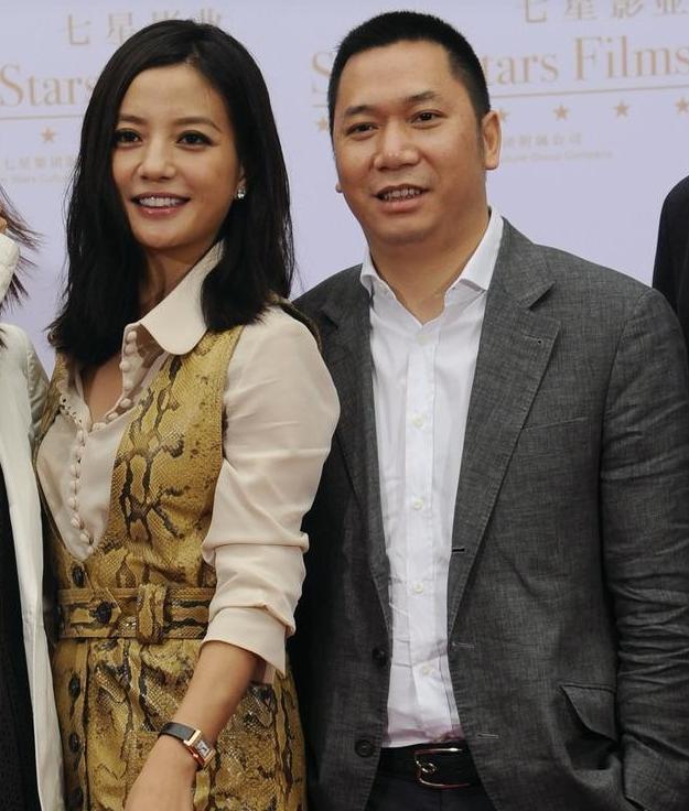 拔出萝卜带出泥！49岁赵薇近况被曝，原来圈内封杀只是冰山一角