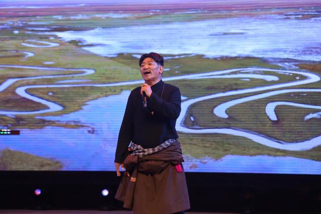 玛曲第十六届格萨尔赛马会迎宾晚会开幕 共谱草原文化华章