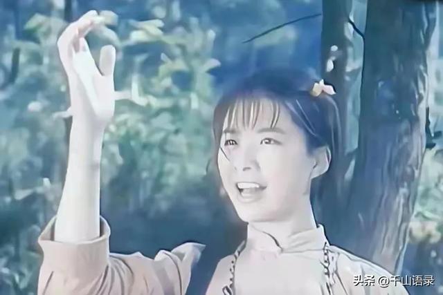 66岁迟蓬素颜被偶遇！穿洞洞鞋似邻居，《生万物》演技获赞