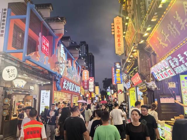 粤港澳媒体长沙行:沉浸式感受“快乐长沙”悠长文脉与火热烟火气
