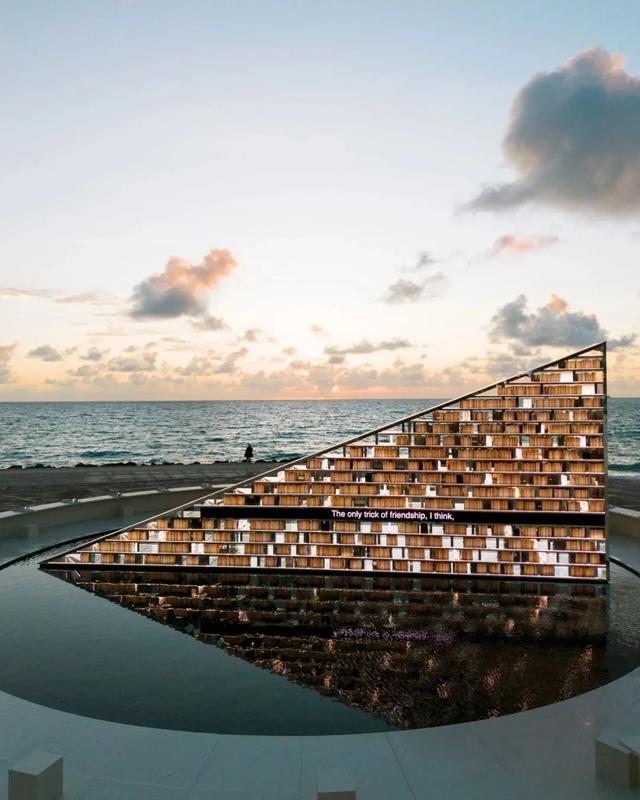 出片率100%!迈阿密海边的“旋转”图书馆