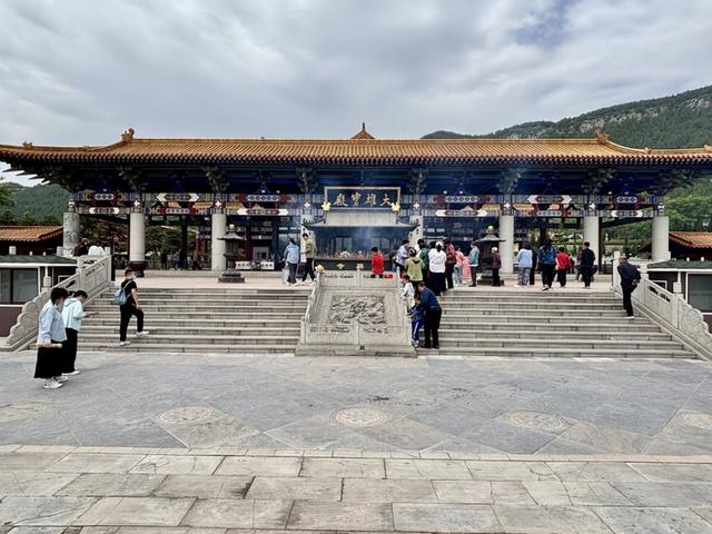 游览青州市知名景点龙兴寺
