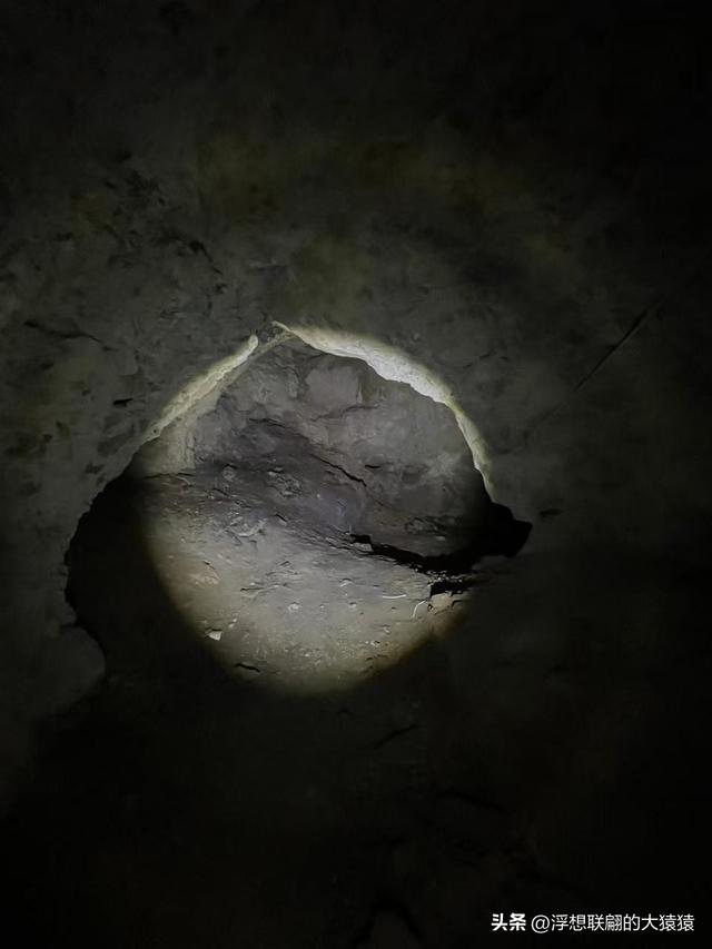 淄川有座小山西边的“山西村”，村里有座借助洞窟修建的“洞庙”