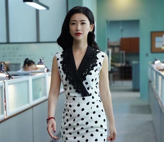 身价百亿	，坐拥北京一条街，出门私人飞机，京圈顶级富婆天团来了