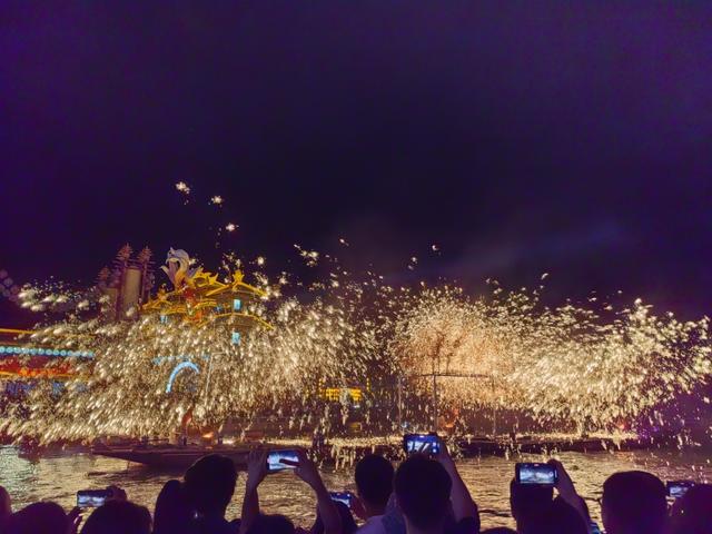 嘉鱼不夜城，越夜越精彩