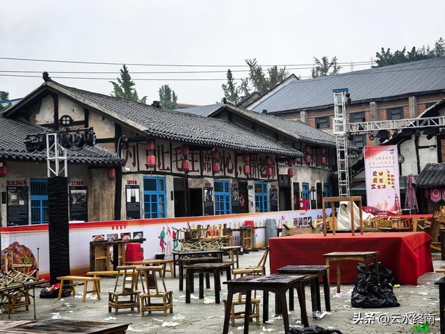 在四川巴盐西运的“盐运第一滩”，我是流着口水逛完这个古镇的