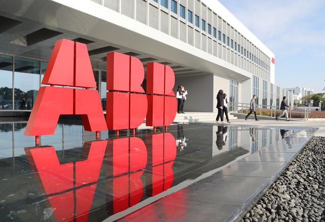 软银补全AI闭环！从ARM到ABB，孙正义的“物理AI”帝国成型？