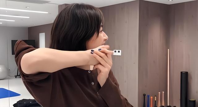 因长得太漂亮被导演狂追，却因拒绝追求无戏可拍，今搭档胡歌走红