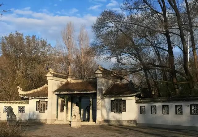 80 年代的东北江南园林，20年后变废墟	，现靠几片叶子“死而复生”