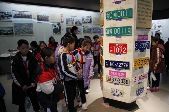 【你好，警察节】警徽闪耀映初心，警博欢庆警察节——淄博警察博物馆举办警察节主题参观活动