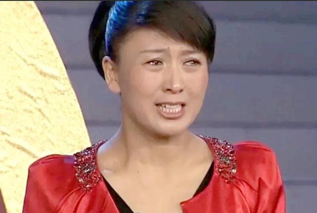 惊动官媒了！闫学晶哭穷风波再升级，终究是为“贪婪	”付出了代价