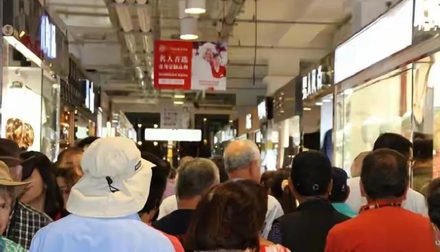 大量日本游客涌入北京，打着旅游幌子不去旅游不吃美食，为啥来