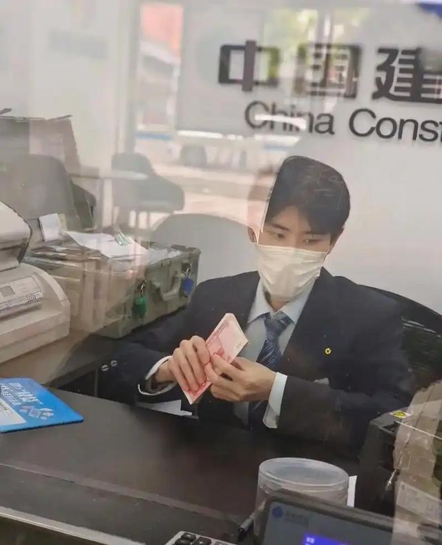 又一个金饭碗被砸碎！当年挤破头考进银行的年轻人，开始辞职了？