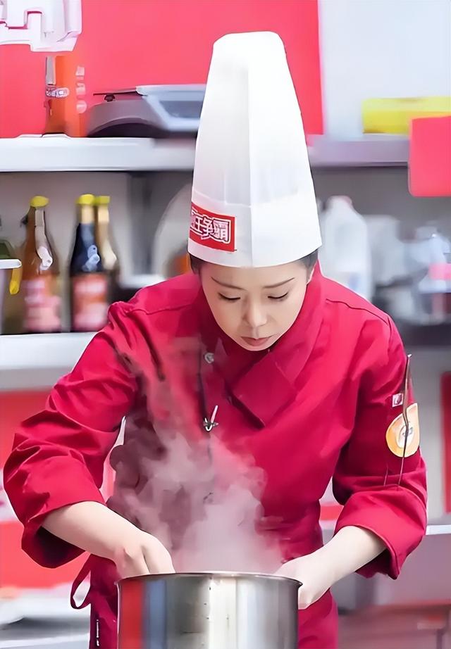善恶终有报！前央视王牌主持人王小骞，如今沦落为“人人喊打”？