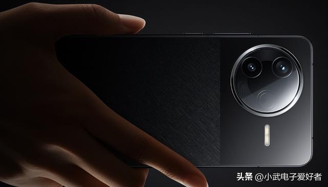 REDMI K90 外观首曝：这波设计，是要卷哭友商？