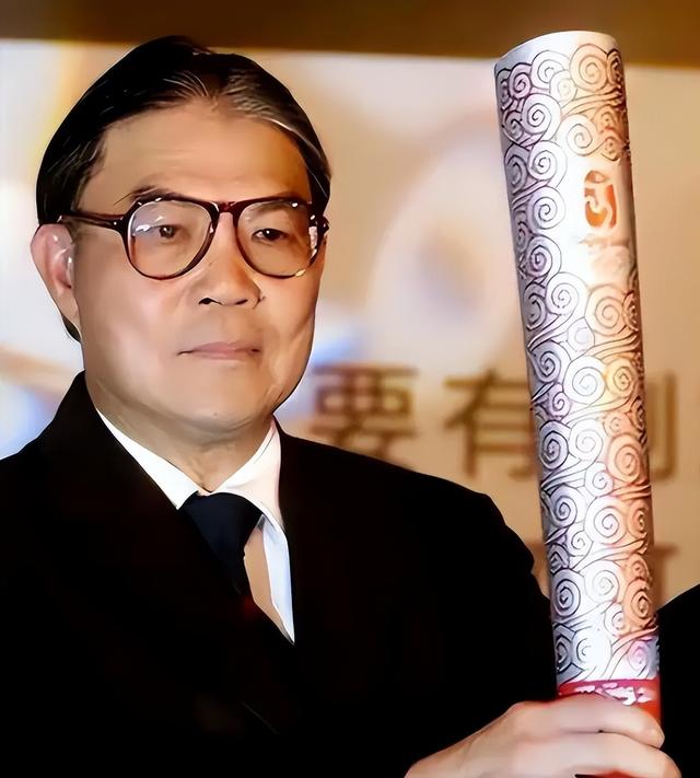 郭晶晶没想到，离过年不到俩月，79岁公公霍震霆	，再次给霍家长脸