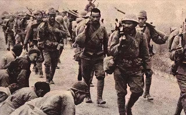 日本宪兵的日记：日本兵当着10几个男人的面糟蹋了一个中国女人
